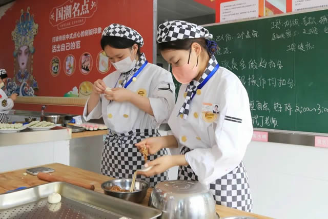 水塔杯第七届中国新东方烹饪职业技能大赛·宁夏区域选拔赛在宁夏新东方技工学校盛大启幕!