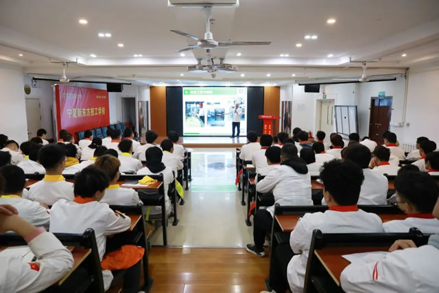 中国烹饪大师进校园,传道解惑提技能,助力学子成才路!