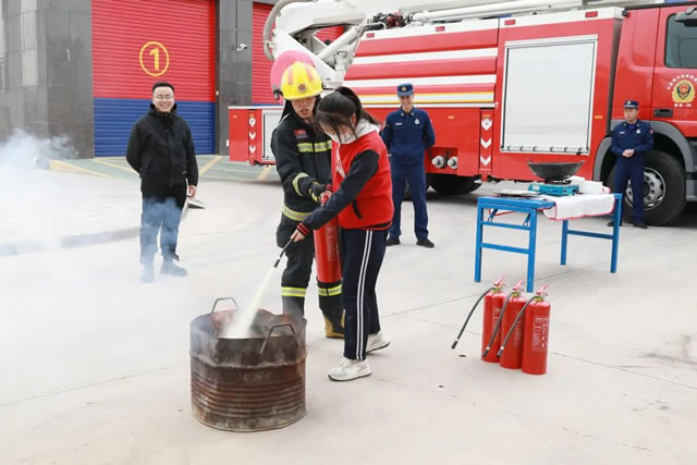 我校组织学生到永宁县消防救援大队进行参观学习