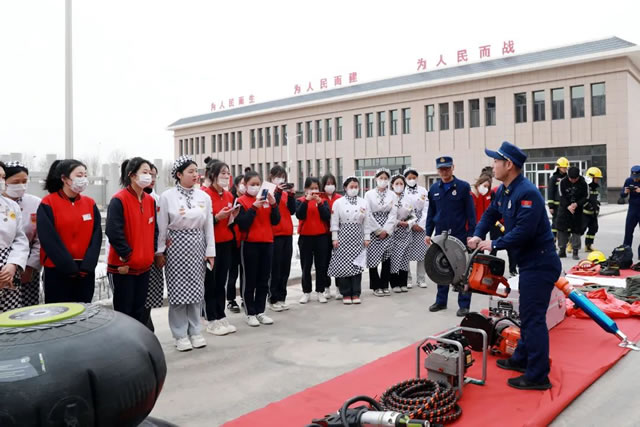 我校组织学生到永宁县消防救援大队进行参观学习