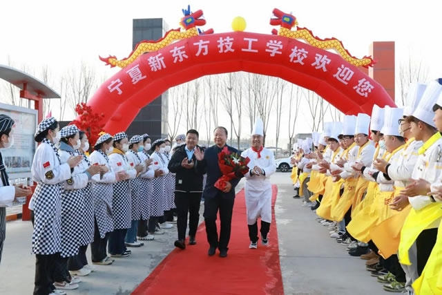 中国烹饪大师进校园,传道解惑提技能,助力学子成才路!