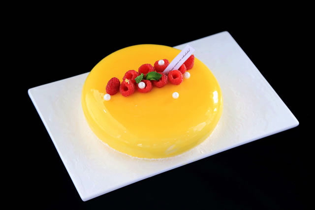 学烘焙是去蛋糕店里还是学校学