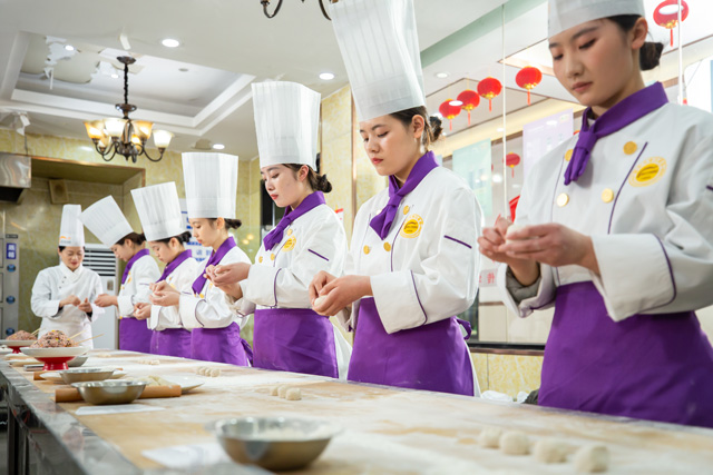 新东方烹饪学校面点师学费价目表?