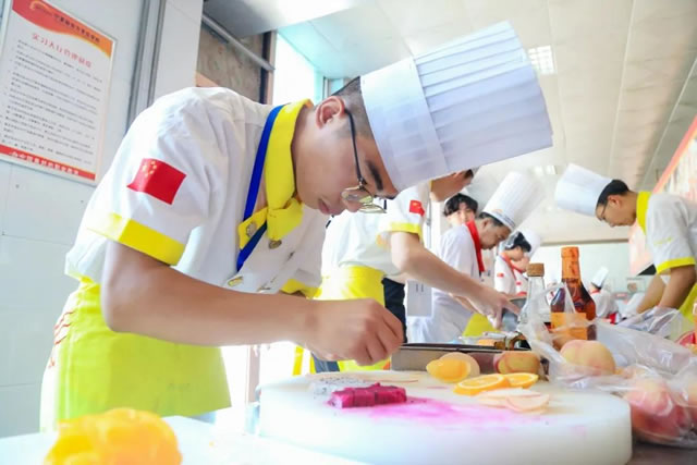 宁夏新东方创意凉菜大赛夺眼球勾味蕾