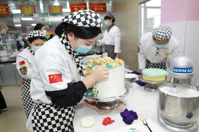宁夏新东方“青年杯”职业技能大赛之西点烘焙大赛精彩绝伦