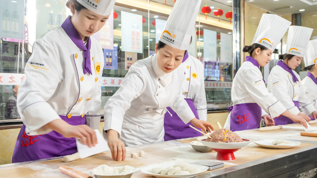 新东方烹饪学校面点师学费价目表?