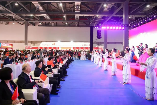 近百位名厨汇聚宁夏新东方技工学校参加烹饪锦标赛，预祝第四届中国丝路美食节、中国烹饪工匠节圆满成功！