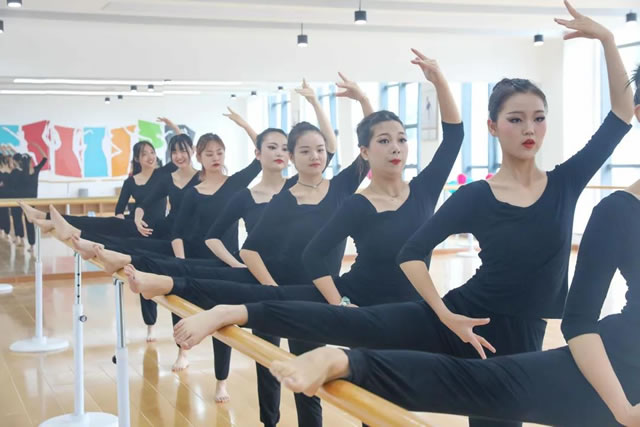 2021CHA中国美食烹饪锦标赛宁夏滩羊、宁夏枸杞美食专项赛在我校盛大开幕
