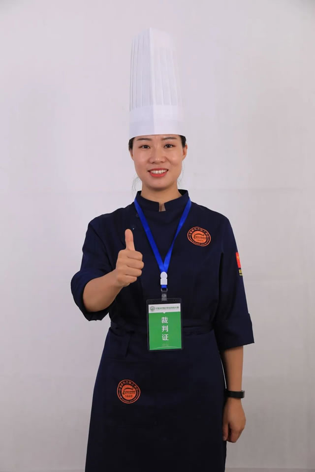 我校西点教师王婉君有幸受邀担任乡村振兴职业技能大赛西式面点师项目裁判员
