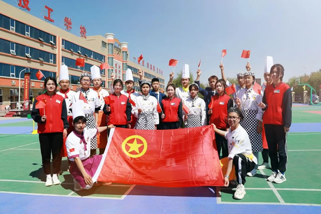 五四青年节|“喜迎二十大,永远跟党走”让青春梦想在宁夏新东方绽放!