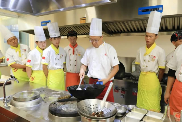 名厨进校园，宁夏新东方技工学校学子受益匪浅
