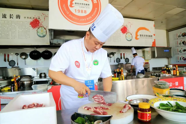 2021CHA中国美食烹饪锦标赛宁夏滩羊、宁夏枸杞美食专项赛在我校盛大开幕